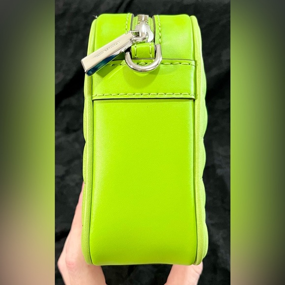 ✨Michael Kors✨ NWT MK Jet Set Medium Quilted Leather Camera Crossbody Bag Pear - Picture 9 of 17